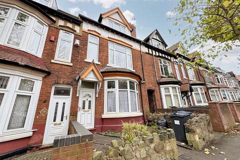 Earlsbury Gardens, Handsworth Wood... 4 bed semi