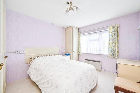 Church Lane, Hendon, London, NW4 2 bed flat for sale