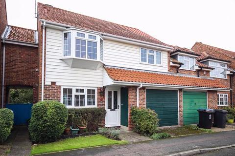 Whitefriars Meadow, Sandwich 3 bed terraced house for sale