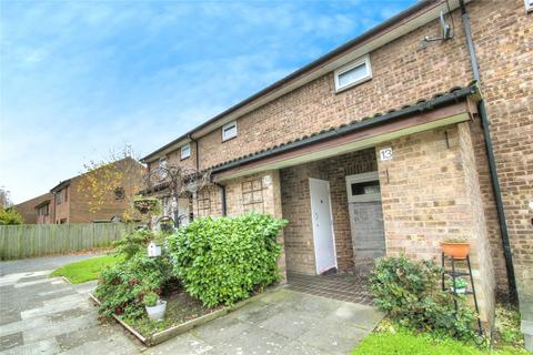 Holywell Close, Surrey TW19 1 bed flat for sale