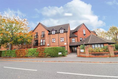 Pinewood Court, Fleet GU51 2 bed apartment for sale