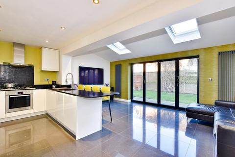 Blunden Drive, Langley SL3 3 bed detached house for sale