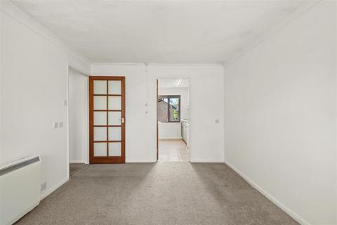 Betjeman Close, Pinner HA5 2 bed retirement property for sale