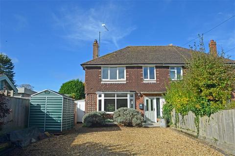 Central Storrington, West Sussex RH20 3 bed semi