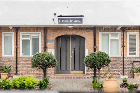Brewster Gardens, London W10 1 bed flat for sale