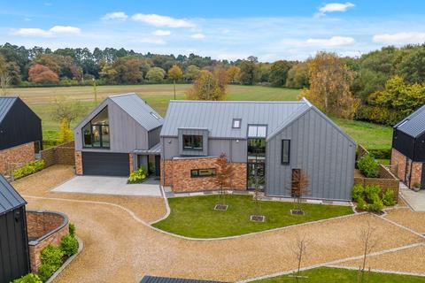 Bilton Fields Farm Lane, Rugby, CV22 4 bed detached house for sale