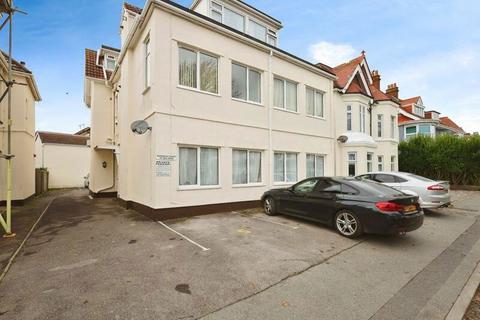 39 Sea Road, Bournemouth BH5 2 bed apartment for sale