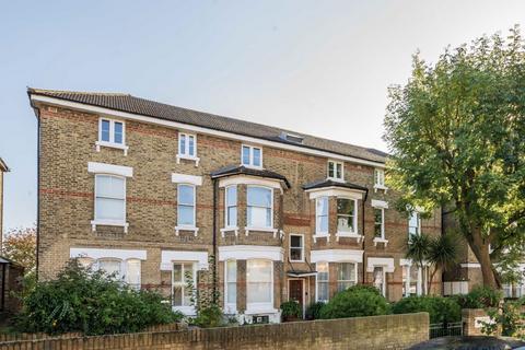 Cumberland Park, London W3 2 bed flat for sale