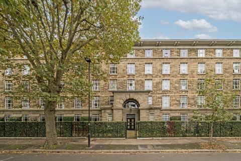 Bromyard Avenue, London W3 2 bed flat for sale