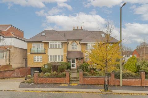 Finchley Lane, London NW4 2 bed flat for sale