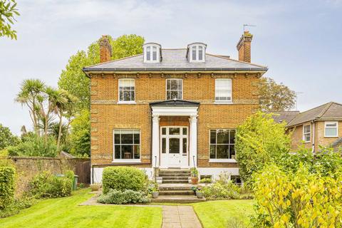 Palace Road, East Molesey KT8 8 bed house for sale