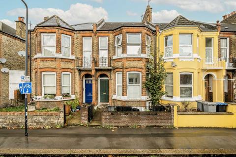 Bathurst Gardens, London NW10 2 bed flat for sale