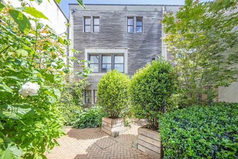 Richmond Road, Kingston Upon Thames KT2 1 bed flat for sale