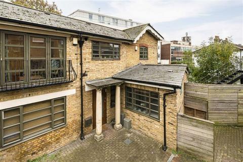Meadowcourt Road, London SE3 2 bed end of terrace house for sale