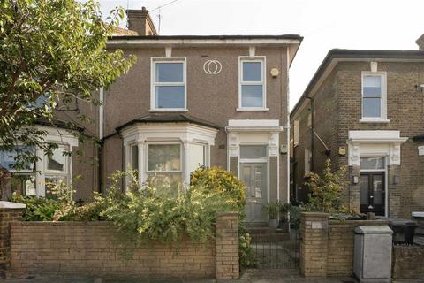 Lenham Road, London SE12 2 bed flat for sale