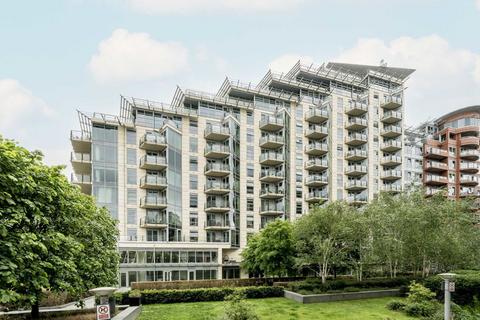 Juniper Drive, London SW18 3 bed flat for sale