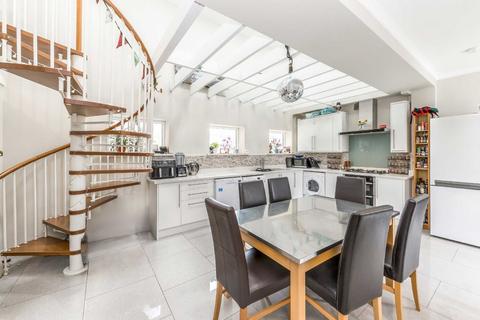 Robertson Street, London SW8 2 bed flat for sale