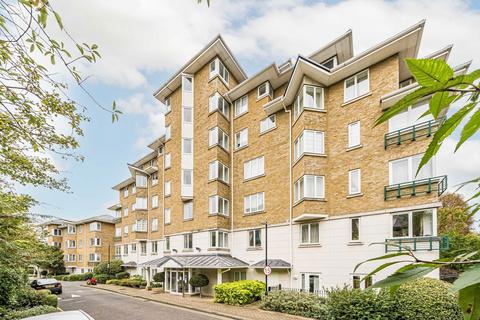 Strand Drive, Kew TW9 3 bed flat for sale