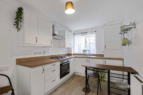 Maple Mews, London SW16 3 bed flat for sale