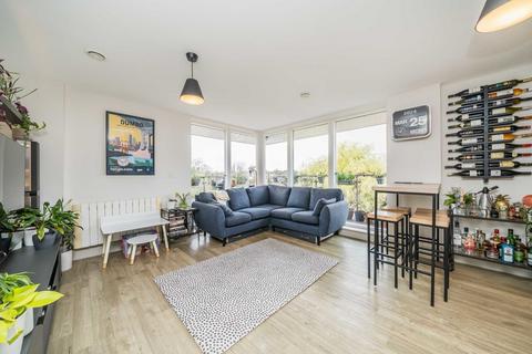 Ellerton Road, Surbiton KT6 2 bed flat for sale