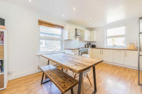 2 bedroom maisonette for sale