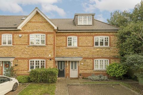 Brunswick Close, Twickenham TW2 3 bed flat for sale