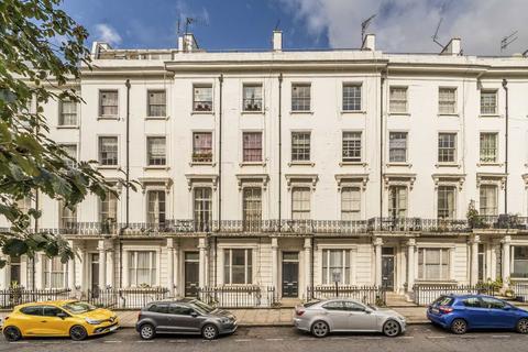 3 bedroom flat for sale
