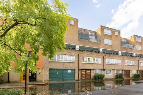 Cheesemans Terrace, London W14 1 bed flat for sale