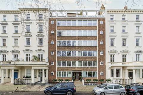 St. Georges Square, London SW1V Studio for sale