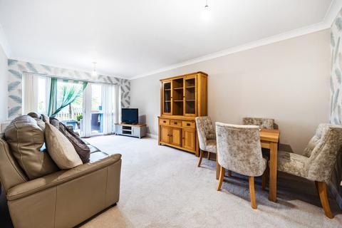 Stewart Court, Denham Garden Village... 2 bed apartment for sale
