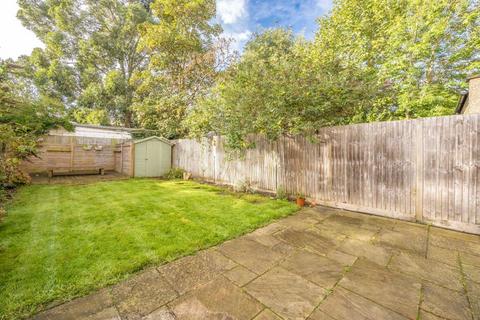 Queens Road, London SW19 2 bed flat for sale