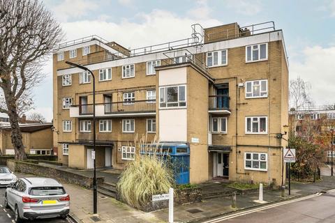 Amhurst Road, London E8 3 bed flat for sale