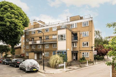 Amhurst Road, London E8 3 bed flat for sale