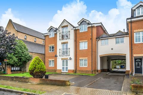 Uppingham Avenue, Stanmore, HA7 2 bed apartment for sale