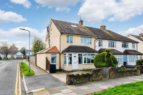 5 bedroom end of terrace house for sale