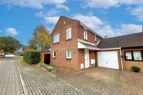 4 bedroom link detached house for sale