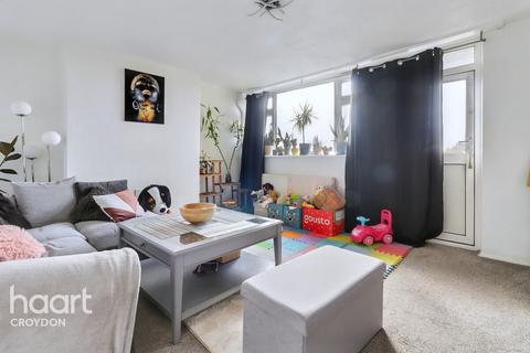 Warbank Crescent, Croydon 2 bed maisonette for sale