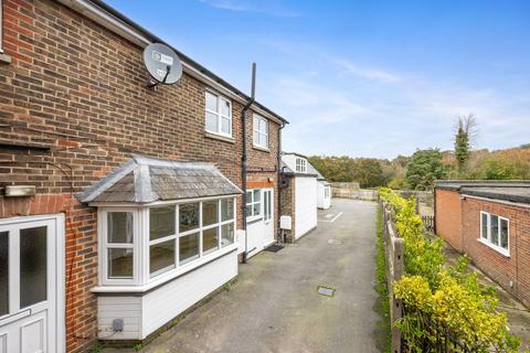 Crowborough Hill, Crowborough, TN6 2 bed maisonette for sale