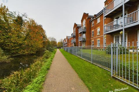 Florey Gardens, Aylesbury... 2 bed flat for sale