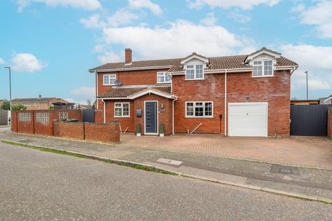 Bramble Gardens, Belton 5 bed detached house for sale