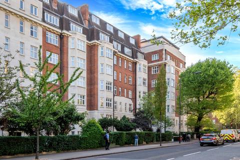 Wellington Court, 55