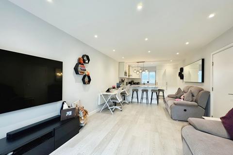Boulevard Drive, Amelia House, NW9 2 bed flat for sale
