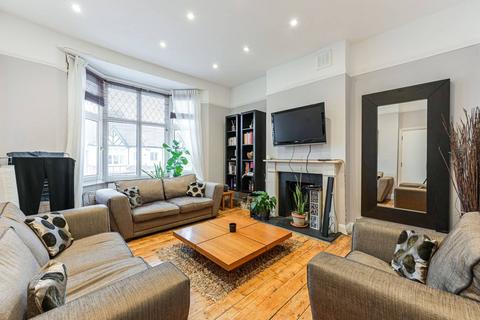 Wavertree Road, Streatham Hill... 3 bed flat for sale