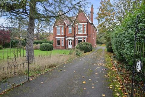 21 High Street, Walcott 4 bed detached house for sale