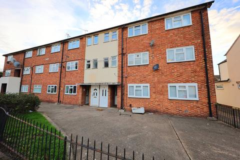 Harwood Court, Grays 2 bed maisonette for sale