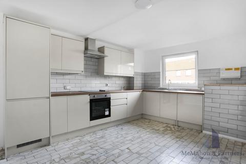 Millender Walk, London, SE16 4 bed flat for sale