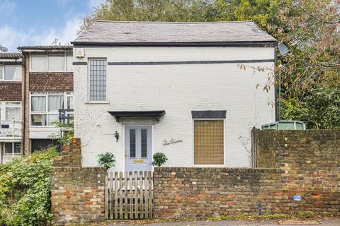 Roxeth Hill, Harrow on the Hill 2 bed detached house for sale