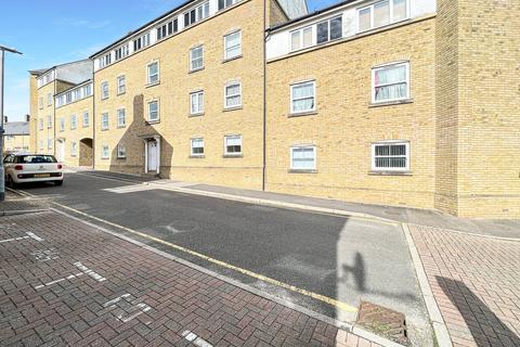 Holden Close, Braintree, CM7 2 bed apartment for sale