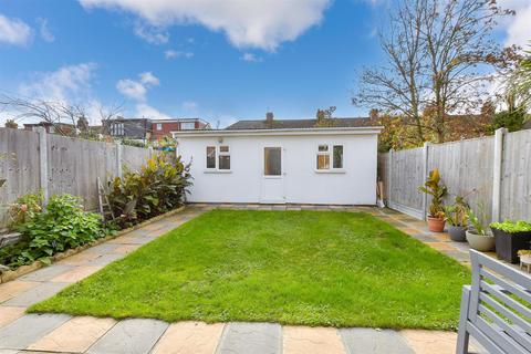 Kinfauns Road, Goodmayes, Essex 4 bed end of terrace house for sale