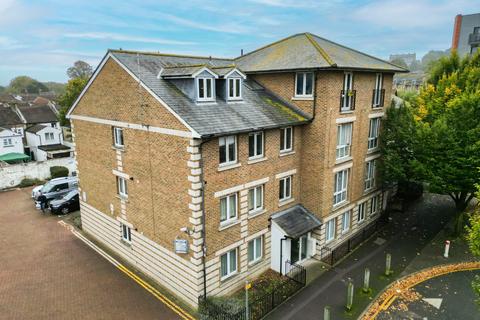 Fairways Court, The Grove, Gravesend... 2 bed ground floor flat for sale